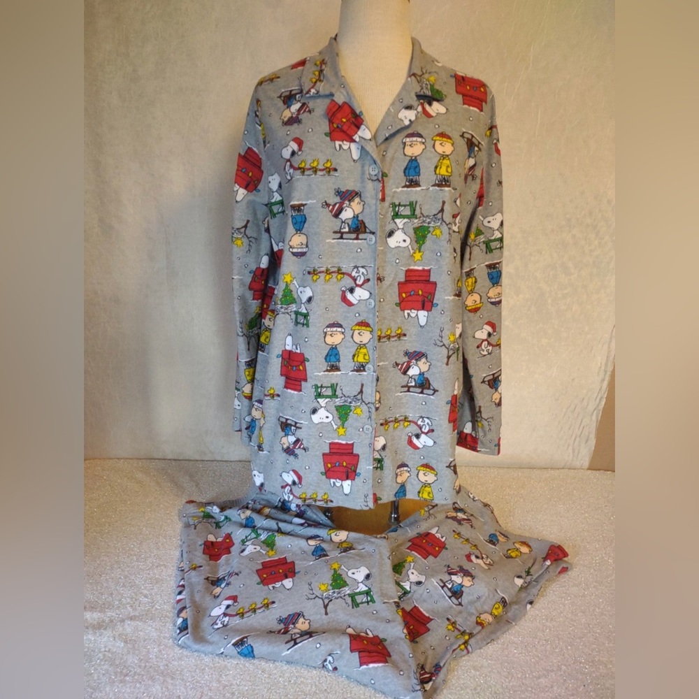 Peanuts Pajama Set Christmas Holiday Gray Red Snoopy and
Friends